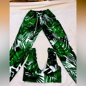 2 piece cargo style jogger pants set in S. Crop top. Like new, wore once